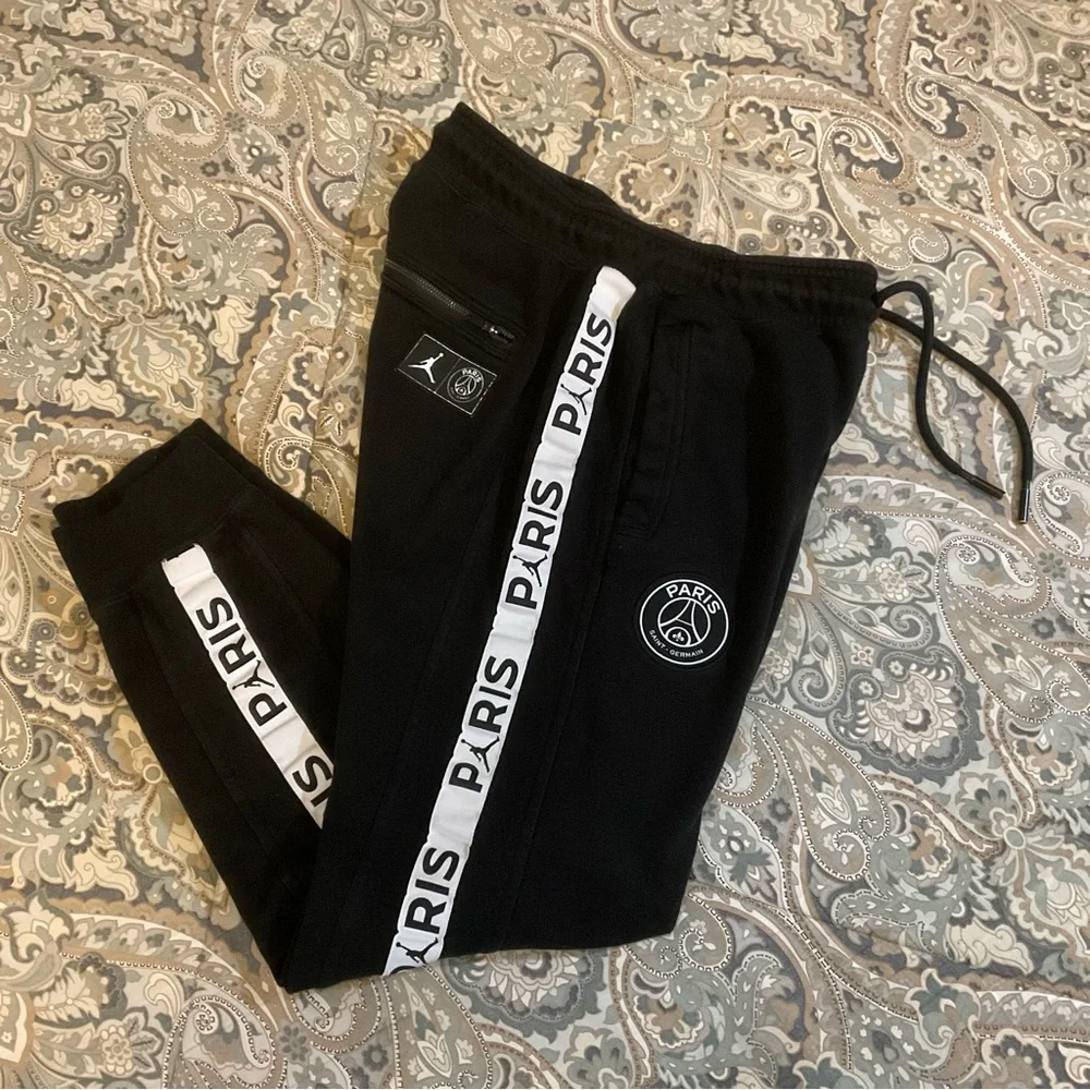 EUC Jordan x PSG Paris Saint Germain Fleece Jogger Pant BQ8348-010 Sz Medium